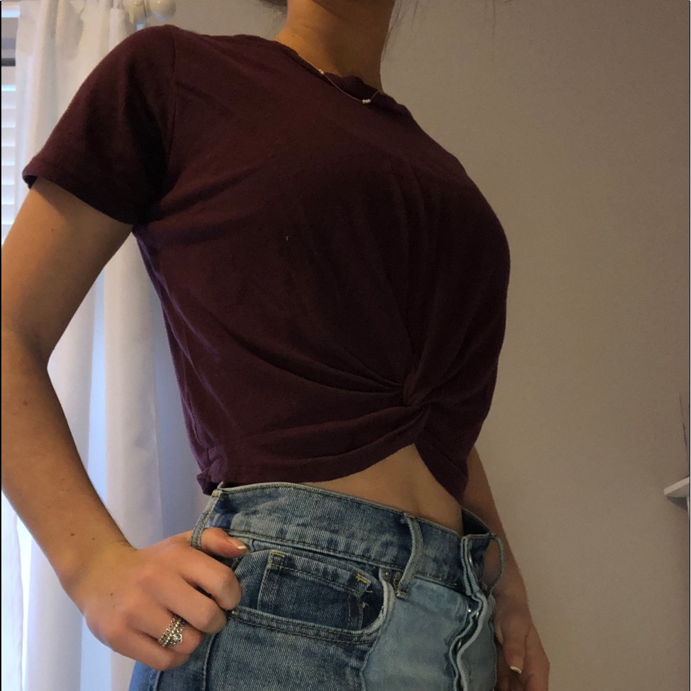 Classic maroon tee from Pacusn